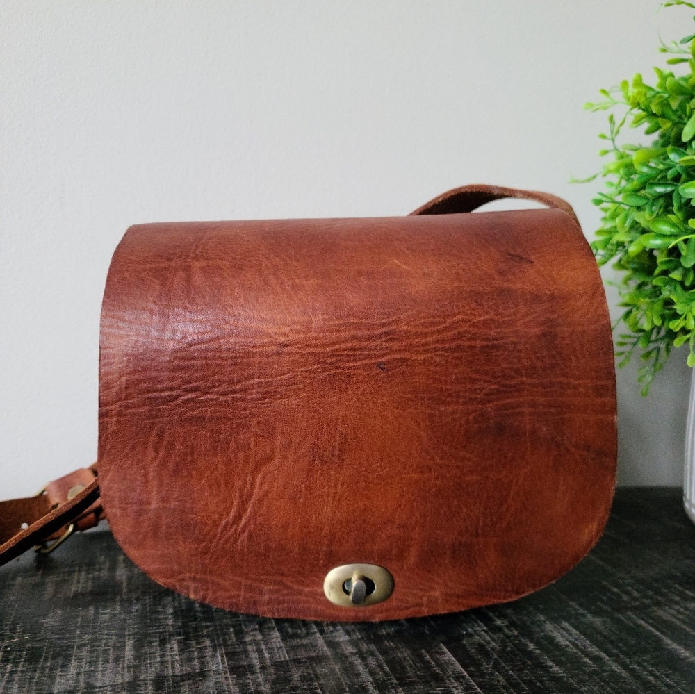 Handcrafted Vintage Leather Structured Saddle Bag